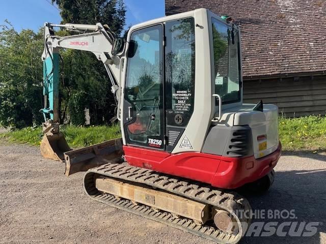 Takeuchi TB250 Midigraafmachines 7t - 12t