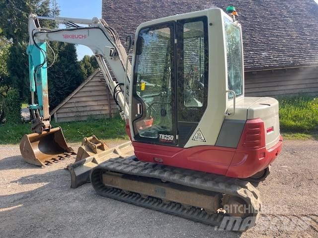 Takeuchi TB250 Midigraafmachines 7t - 12t