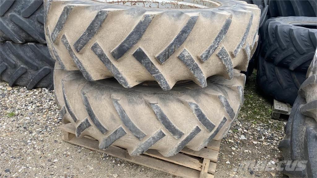  16.9R38 Banden, wielen en velgen