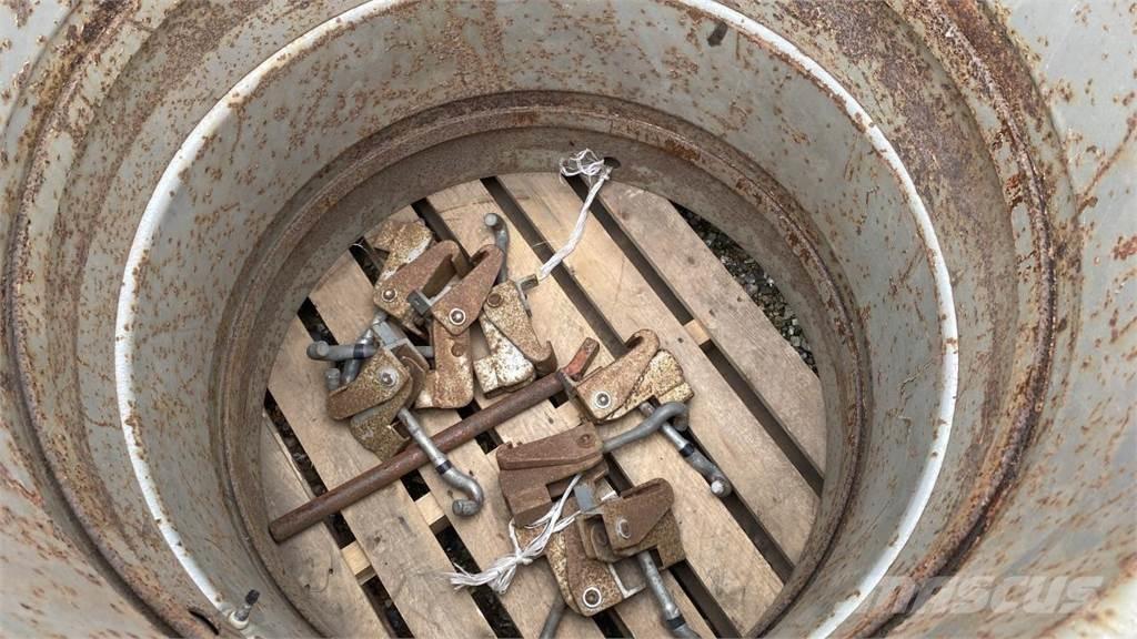  16.9R38 Banden, wielen en velgen