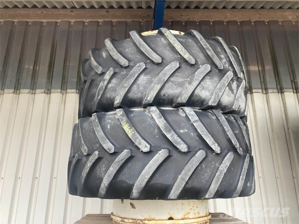  540/65R28 Banden, wielen en velgen