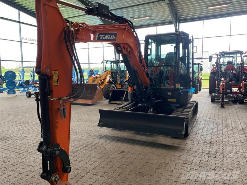 Develon DX63-7 Rupsgraafmachines