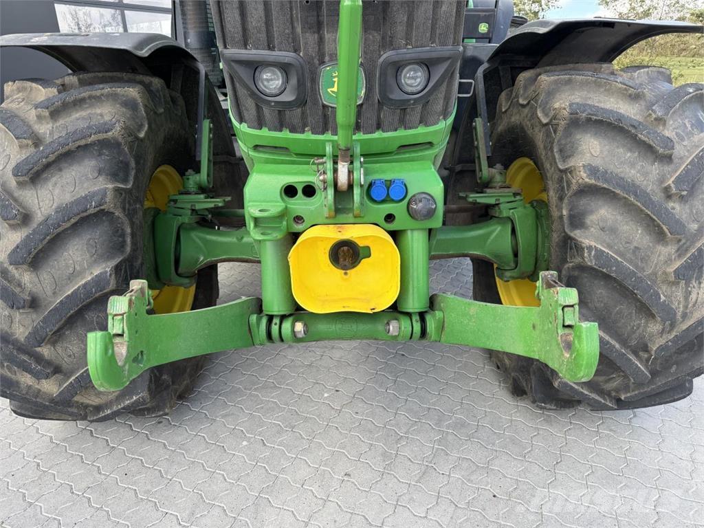 John Deere 6210R Tractoren