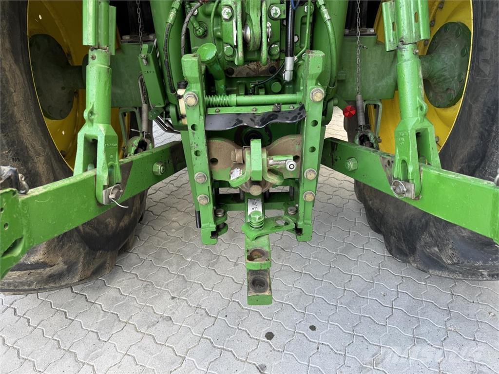 John Deere 6210R Tractoren