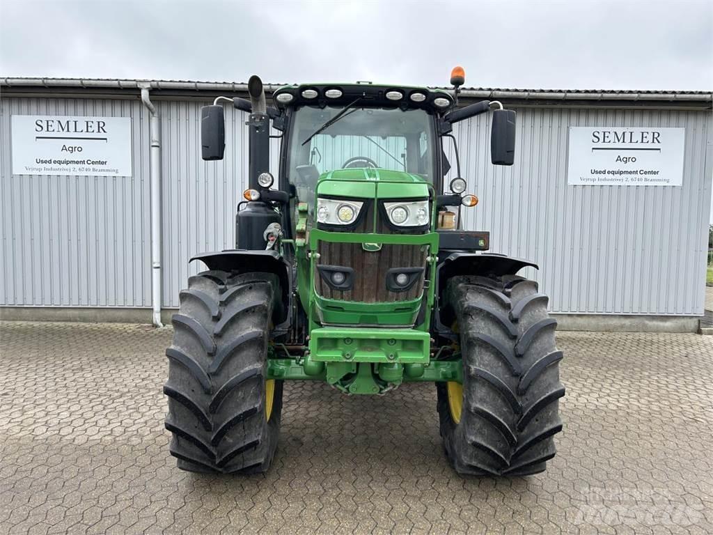 John Deere 6215R Tractoren