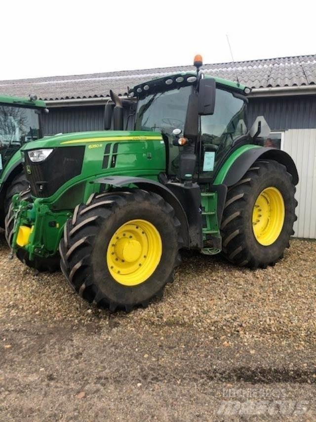 John Deere 6250R Tractoren