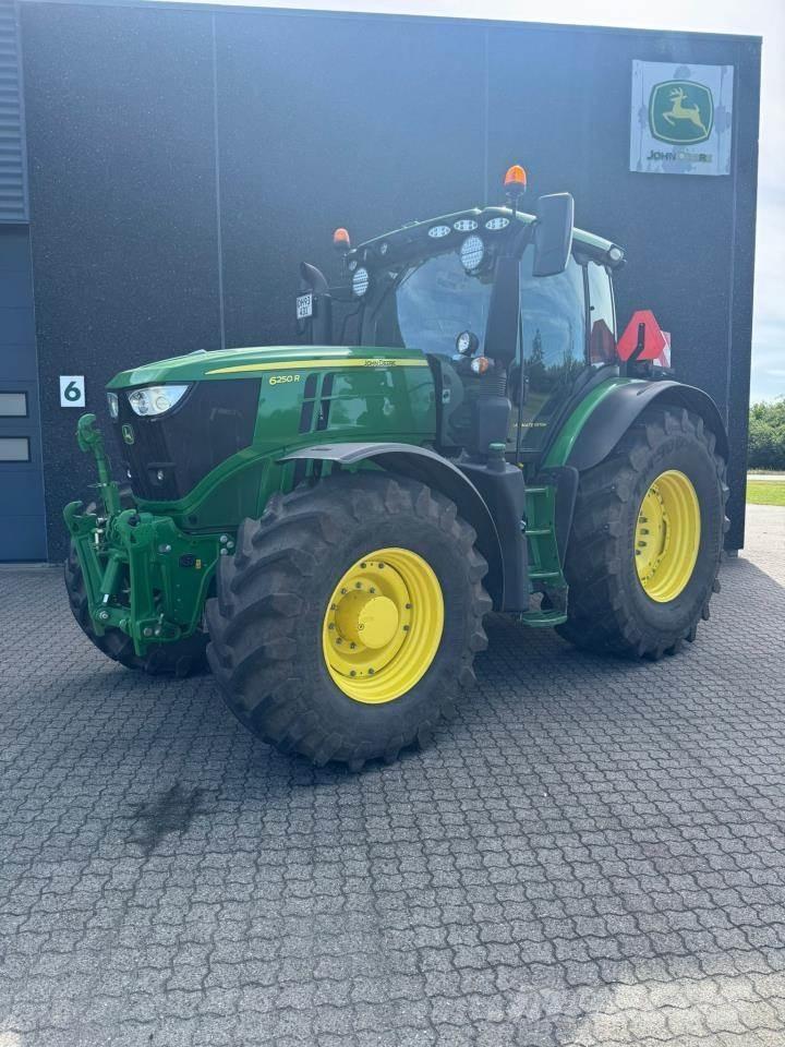 John Deere 6250R Tractoren