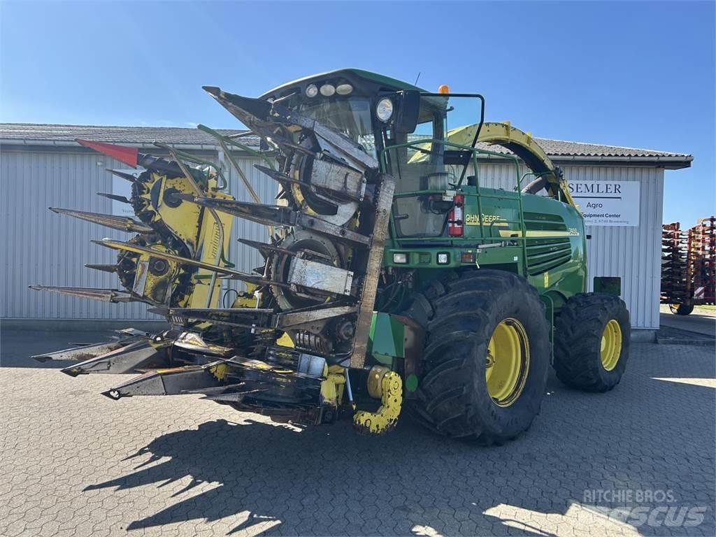 John Deere 7400 Getrokken veldhakselaar