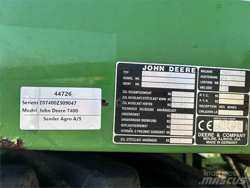 John Deere 7400 Getrokken veldhakselaar