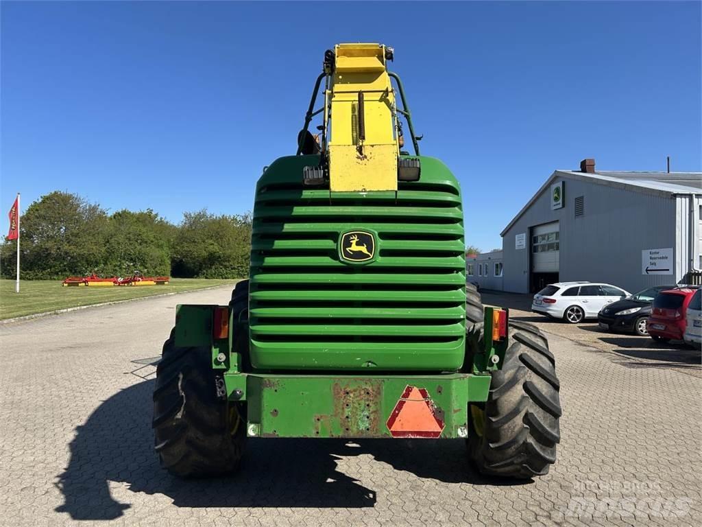 John Deere 7400 Getrokken veldhakselaar