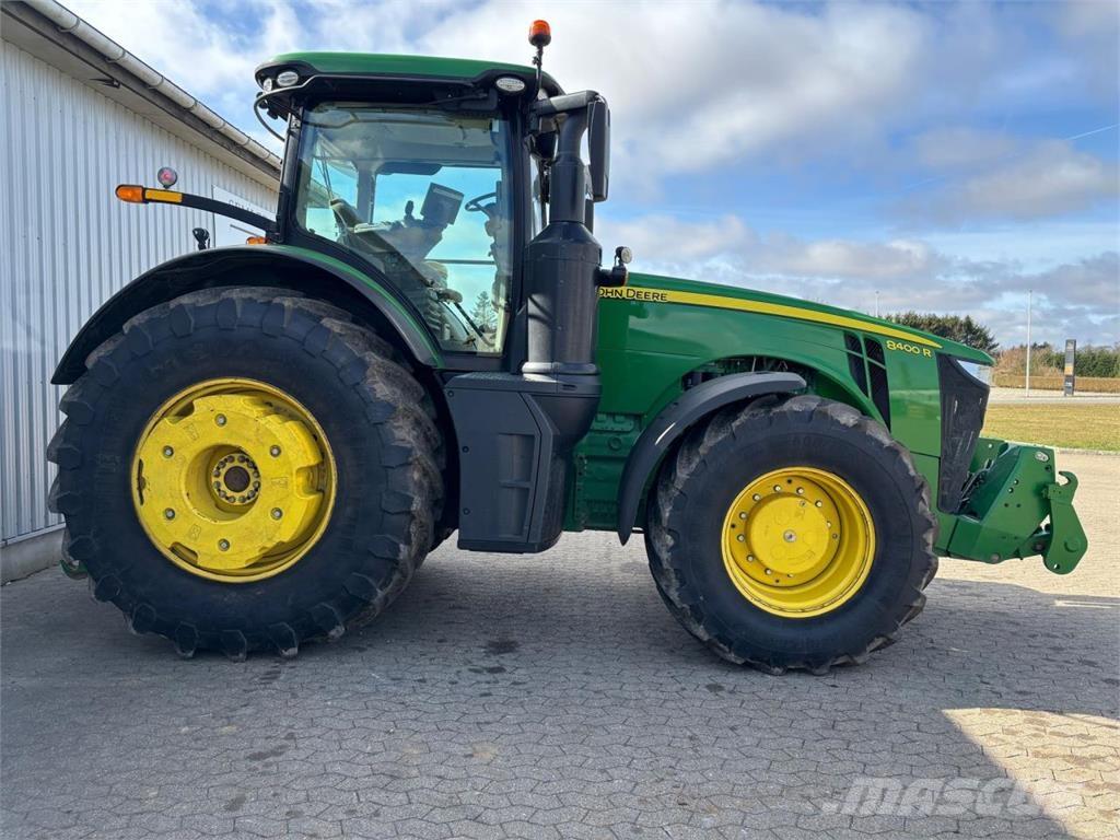 John Deere 8400R Tractoren