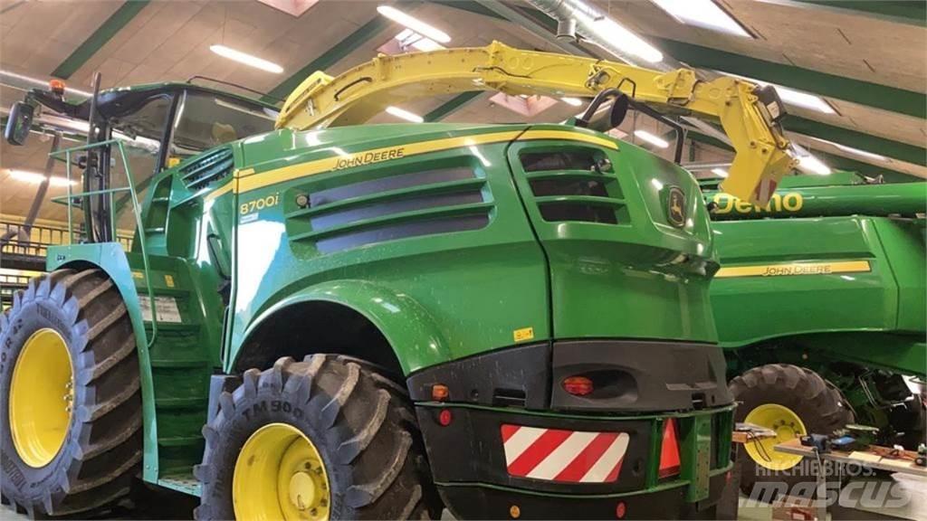 John Deere 8700 Getrokken veldhakselaar
