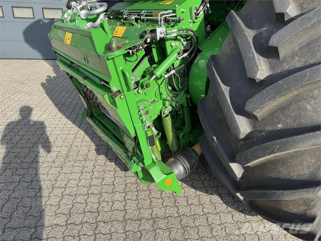 John Deere 9800 Getrokken veldhakselaar