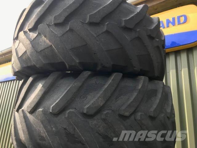  UM 540/65X28 Banden, wielen en velgen