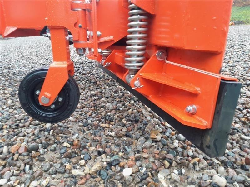  - - -  BOXER AGRI Sneeuwschuivers en -ploegen