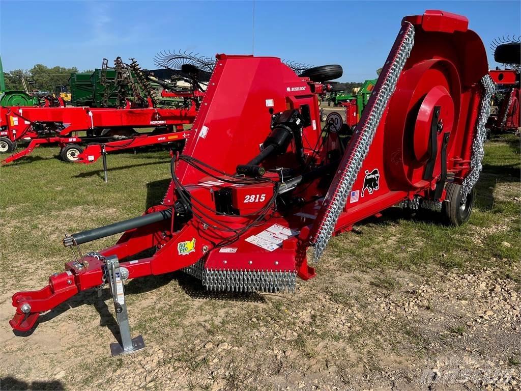 Bush Hog 2815 Balenhakselaars, -snijders en -afwikkelaars