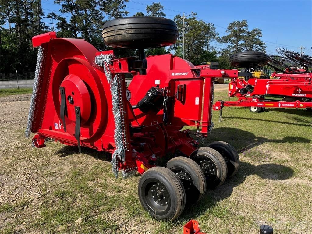 Bush Hog 2815 Balenhakselaars, -snijders en -afwikkelaars