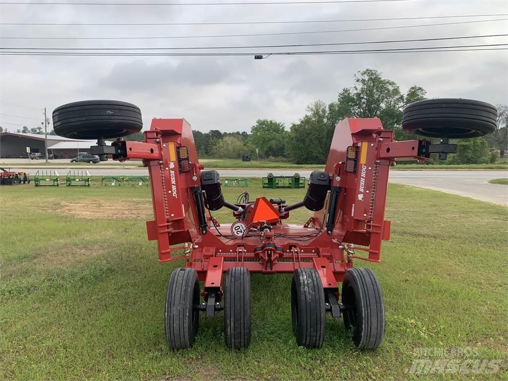 Bush Hog 4115 Balenhakselaars, -snijders en -afwikkelaars