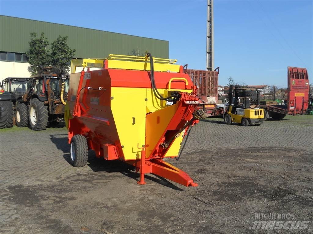 Comag 6M3 Mengvoedermachines