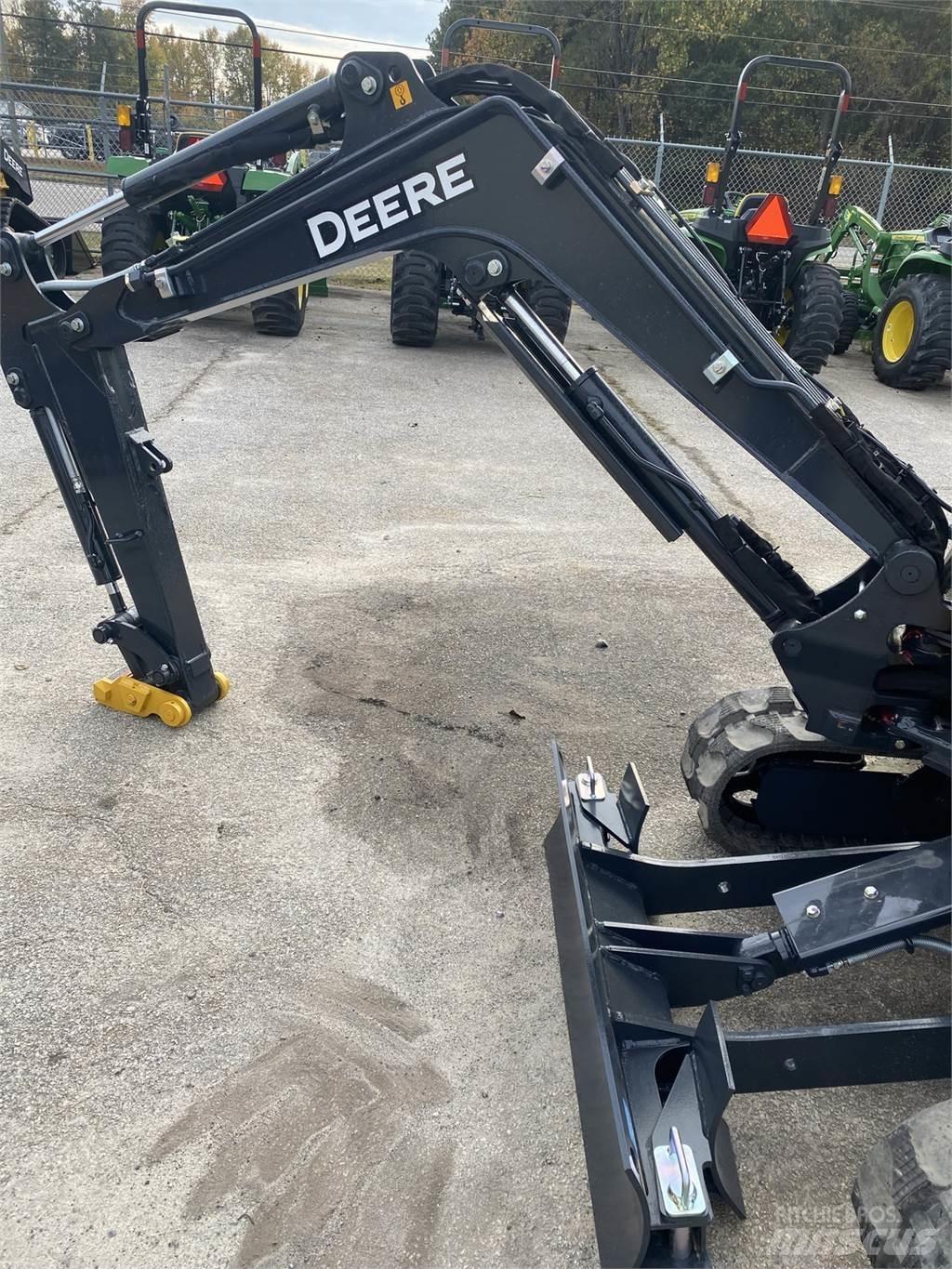 John Deere 17 P Minigraafmachines < 7t