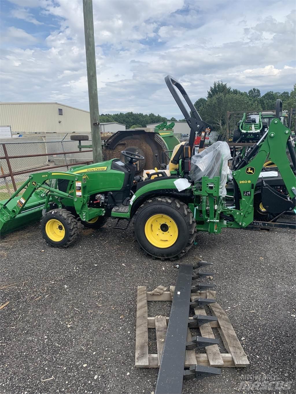 John Deere 2025R Compacttrekkers