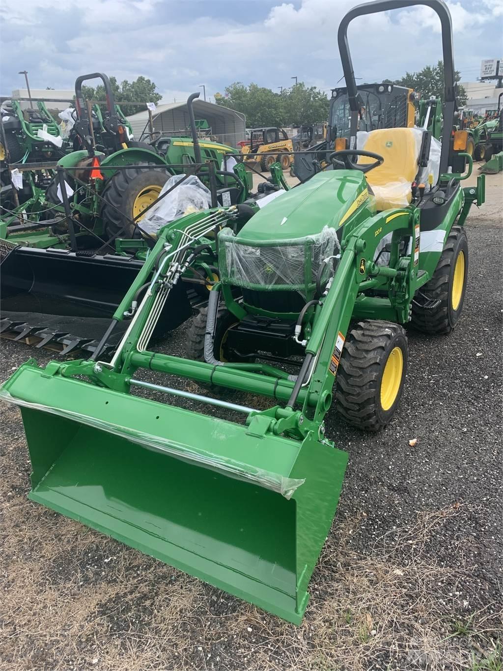 John Deere 2025R Compacttrekkers