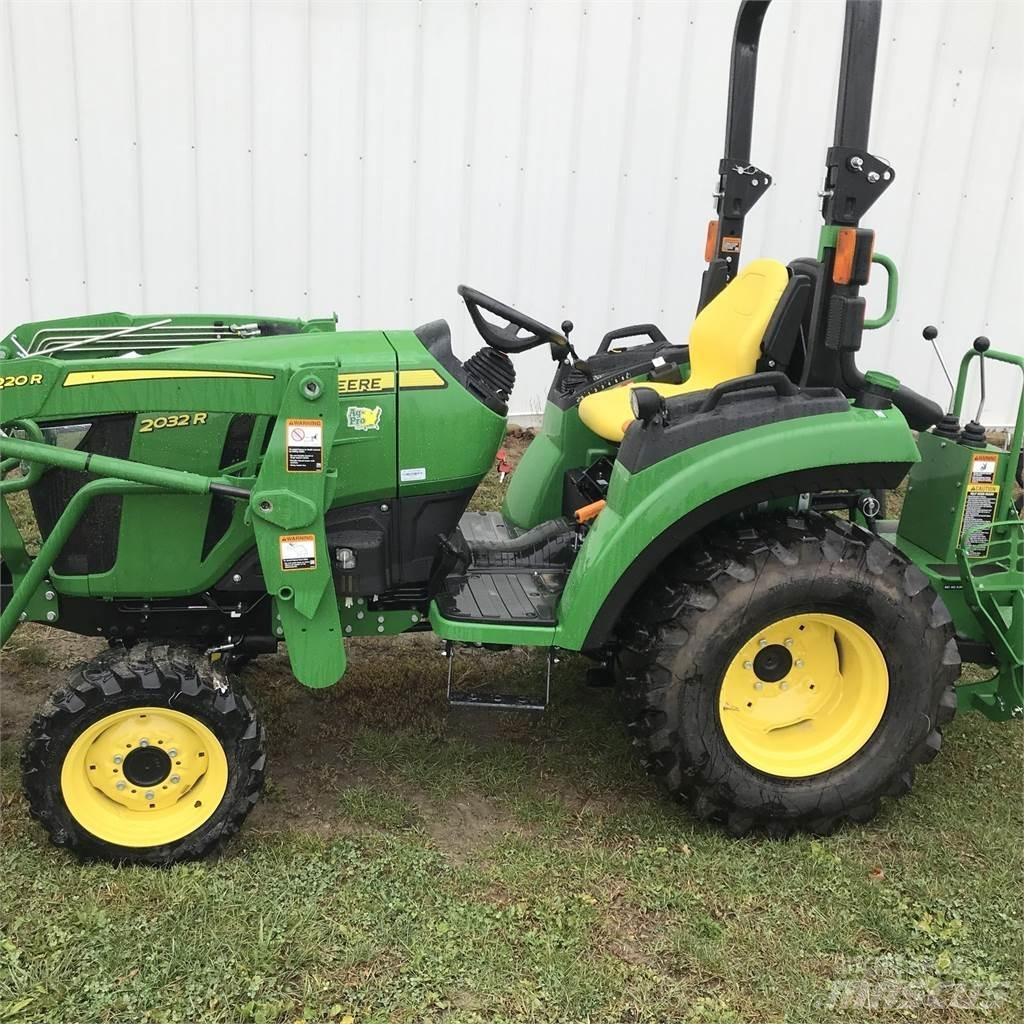John Deere 2032R Compacttrekkers