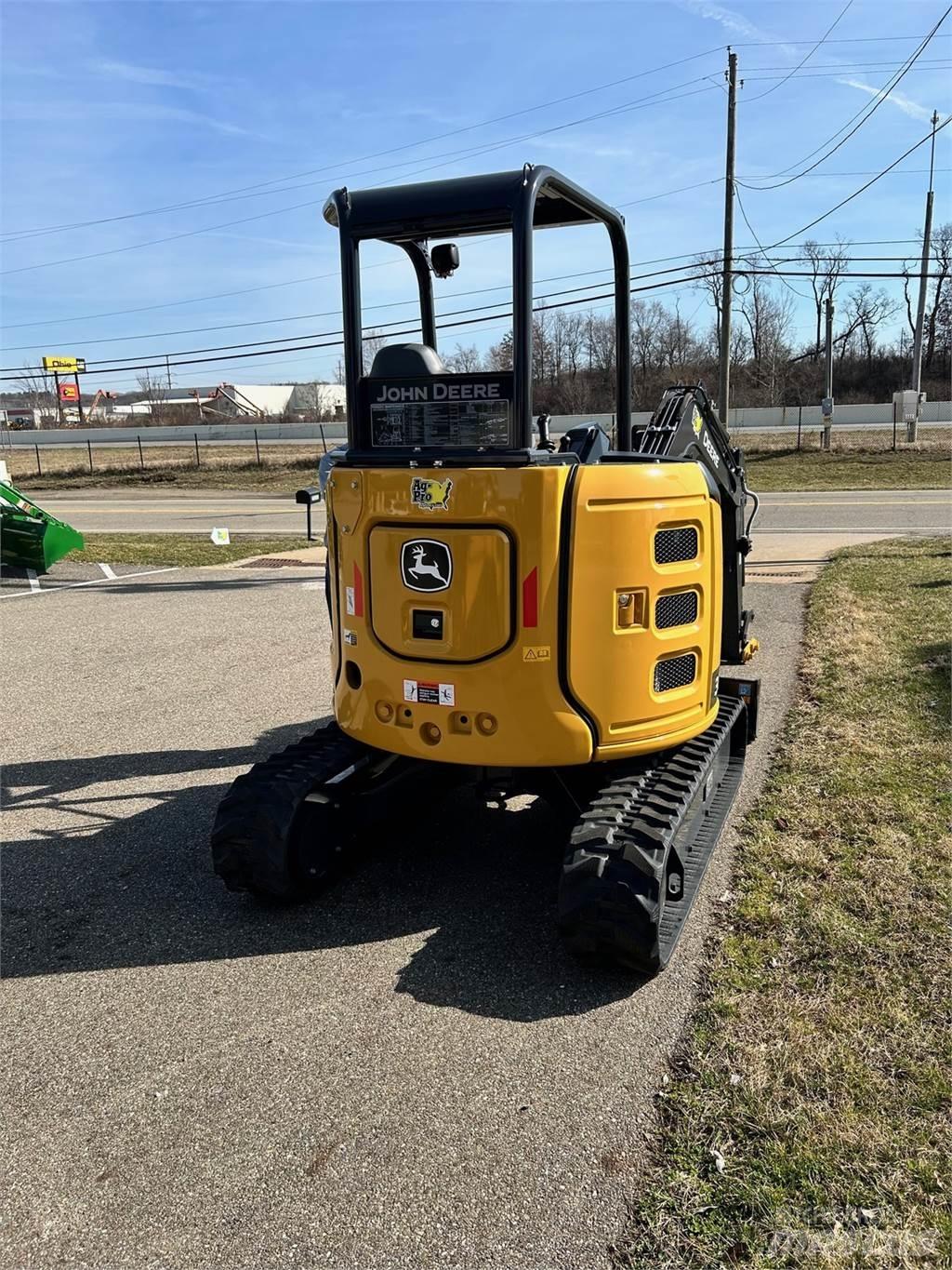 John Deere 30 P Minigraafmachines < 7t
