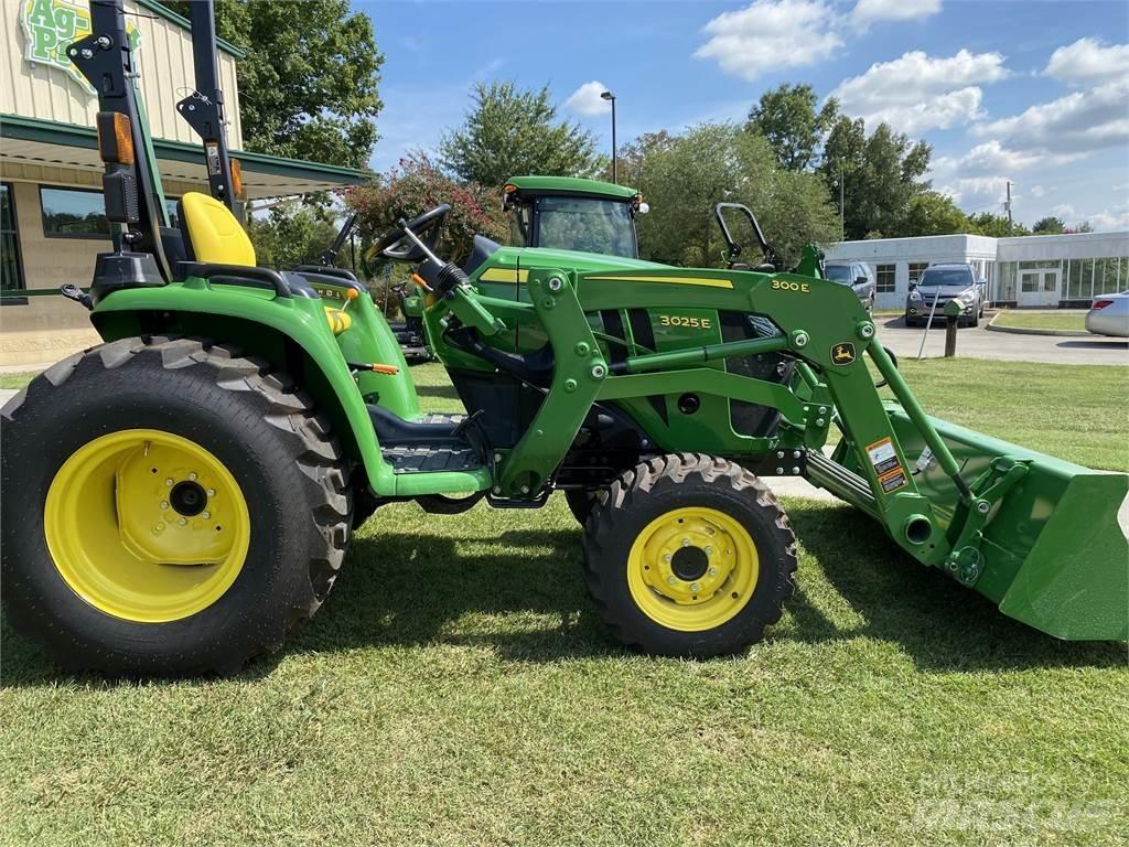 John Deere 3025E Compacttrekkers