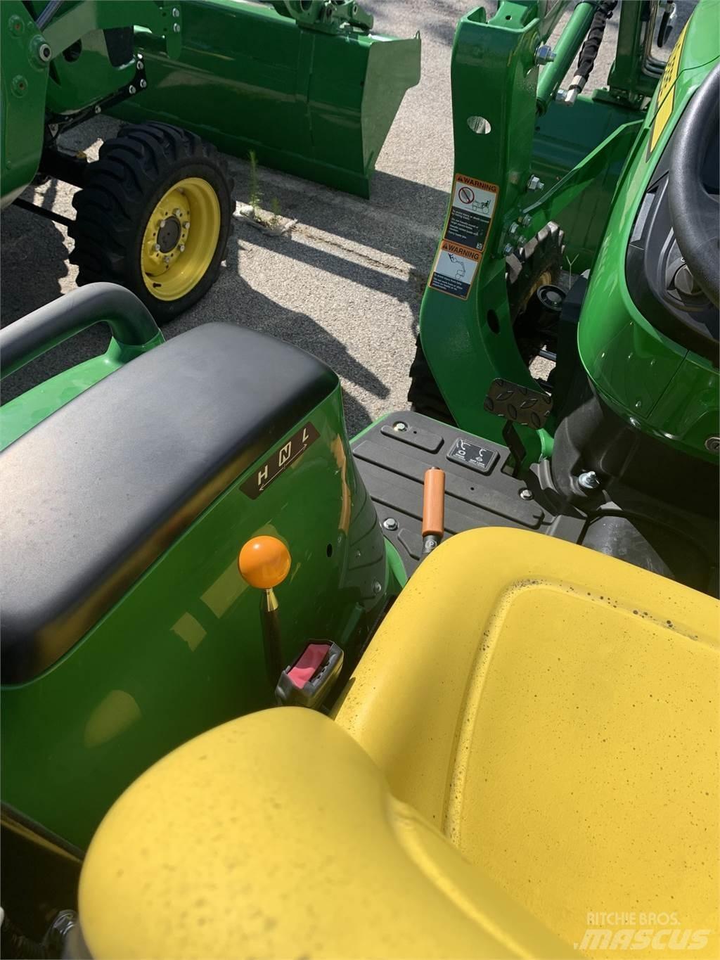 John Deere 3025E Compacttrekkers