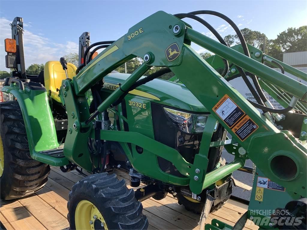 John Deere 3032E Compacttrekkers