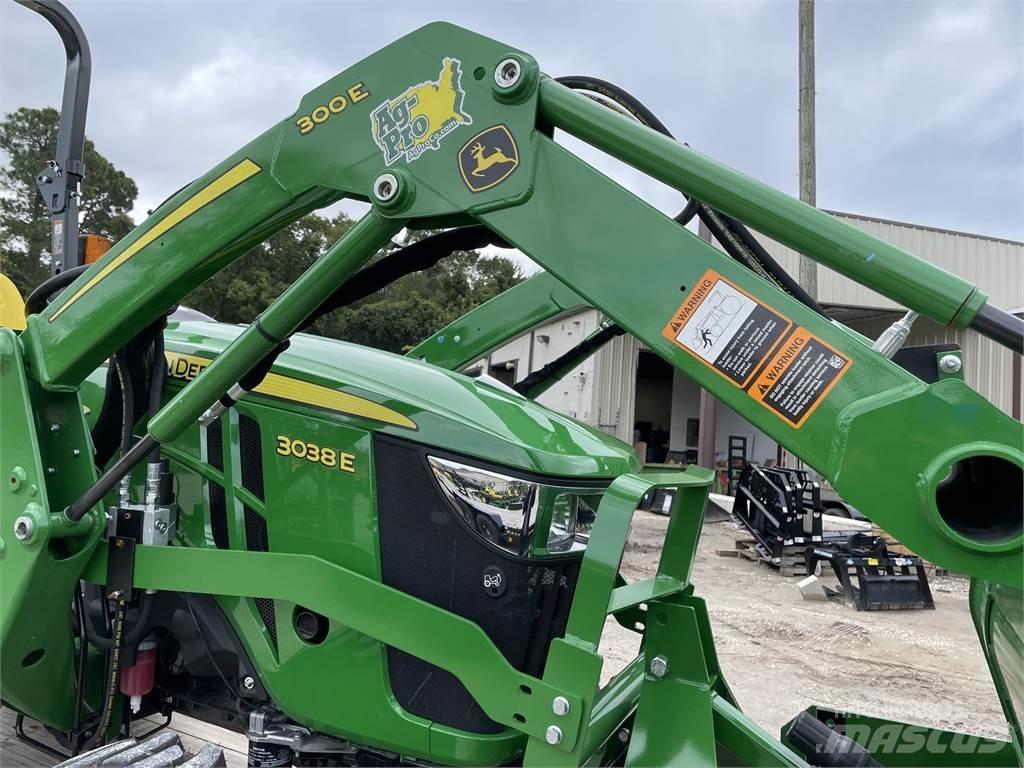 John Deere 3038E Compacttrekkers