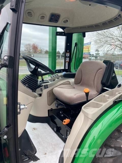 John Deere 3046R Tractoren