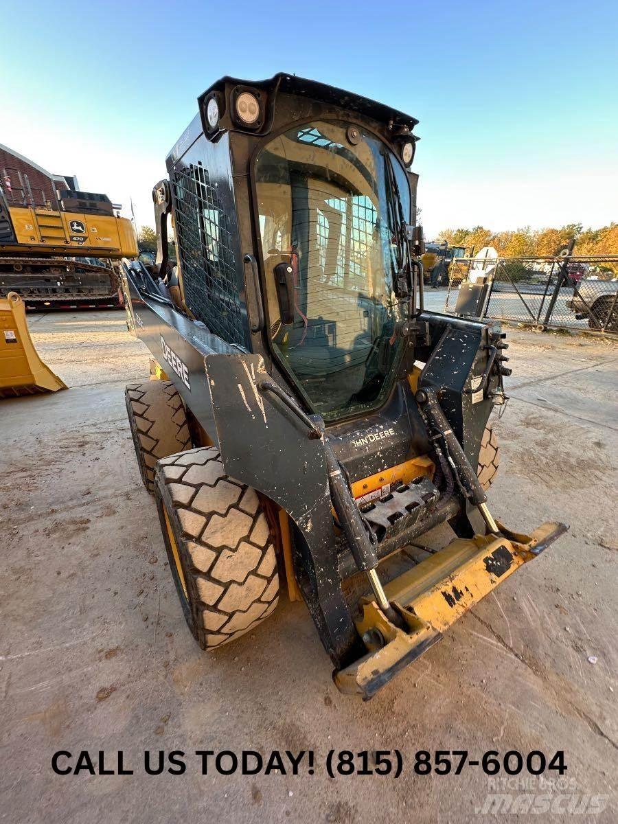 John Deere 320G Schrankladers