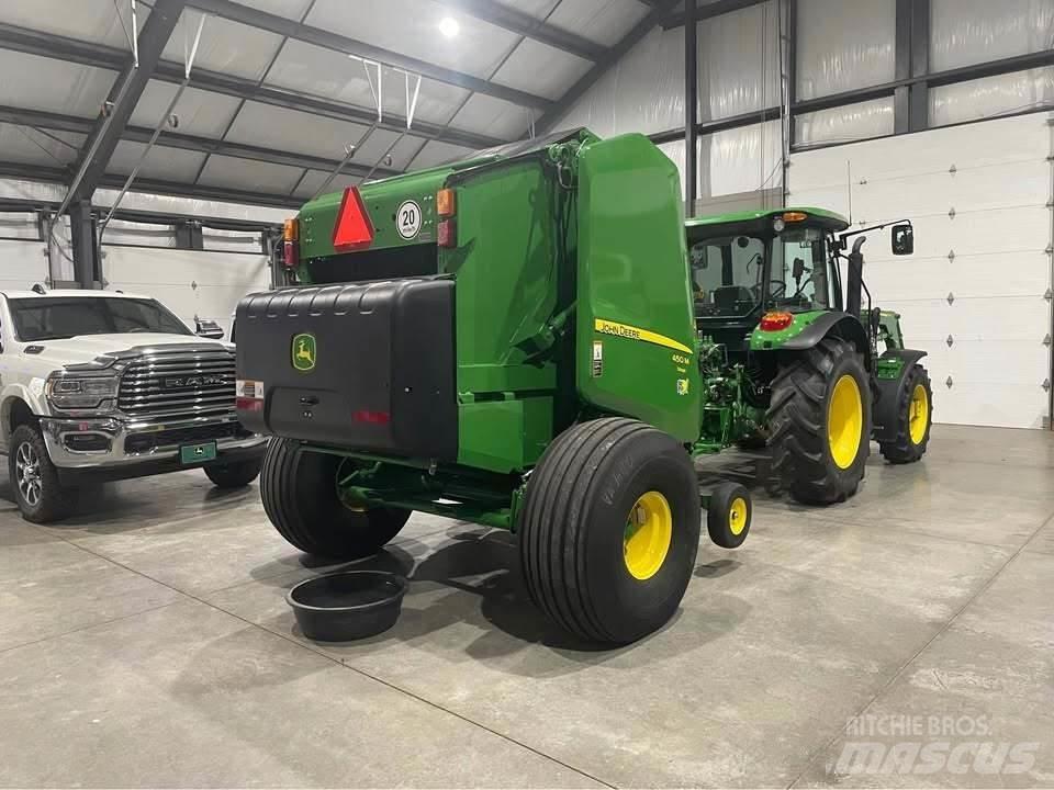 John Deere 450M Ronde-balenpersen