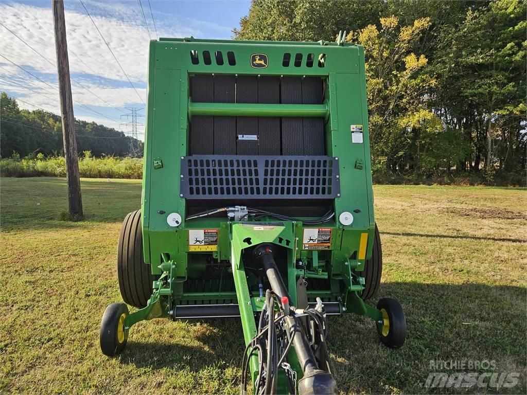 John Deere 451M Ronde-balenpersen