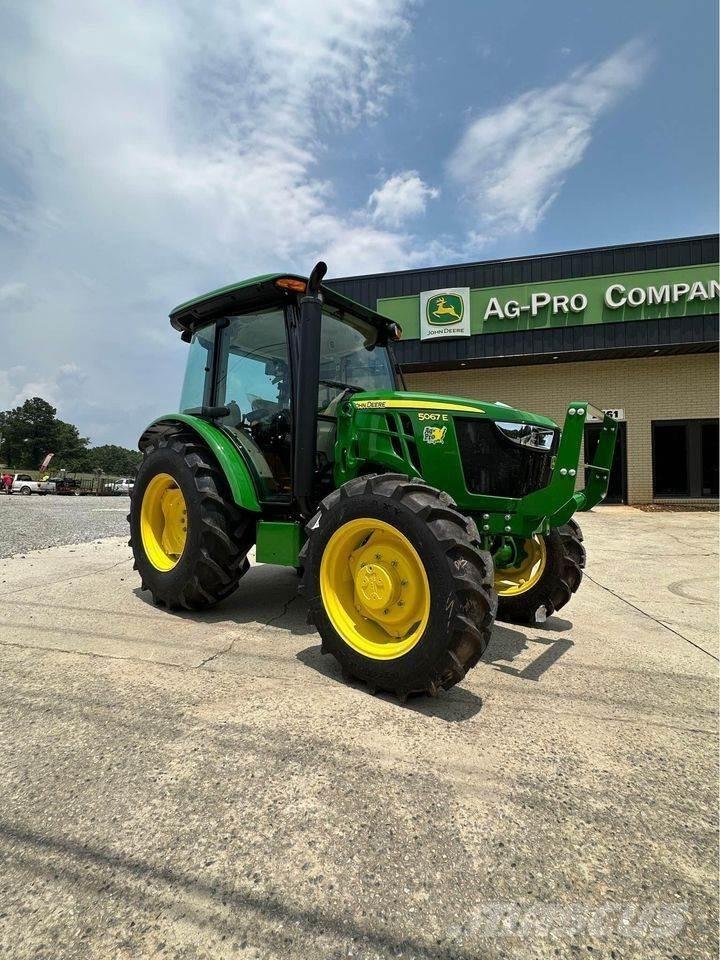 John Deere 5067E Tractoren