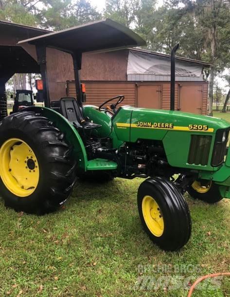 John Deere 5205 Tractoren
