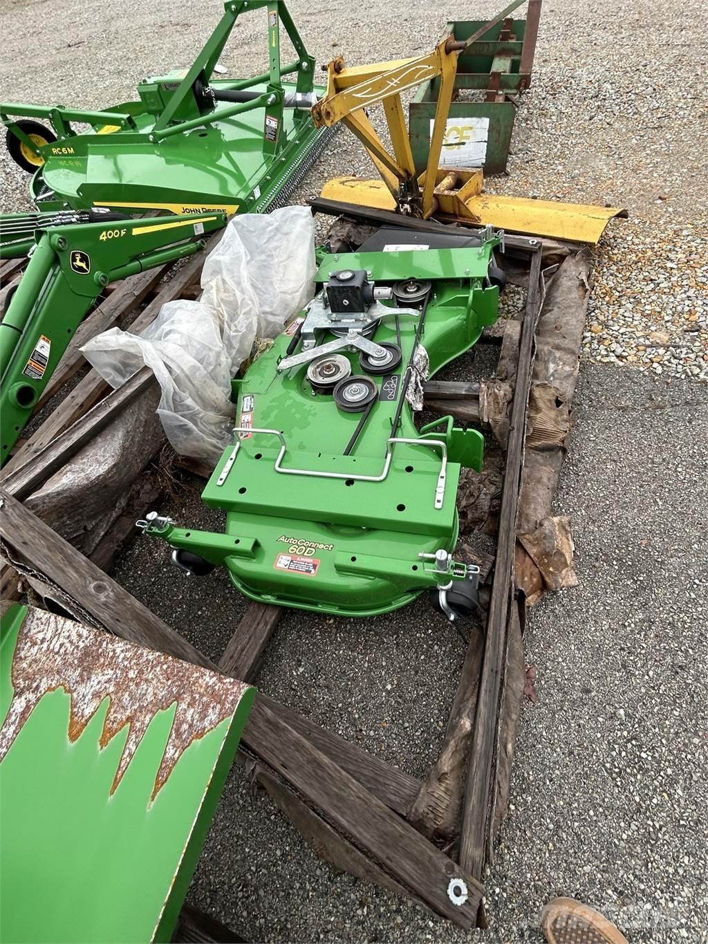 John Deere 60D Maaiers
