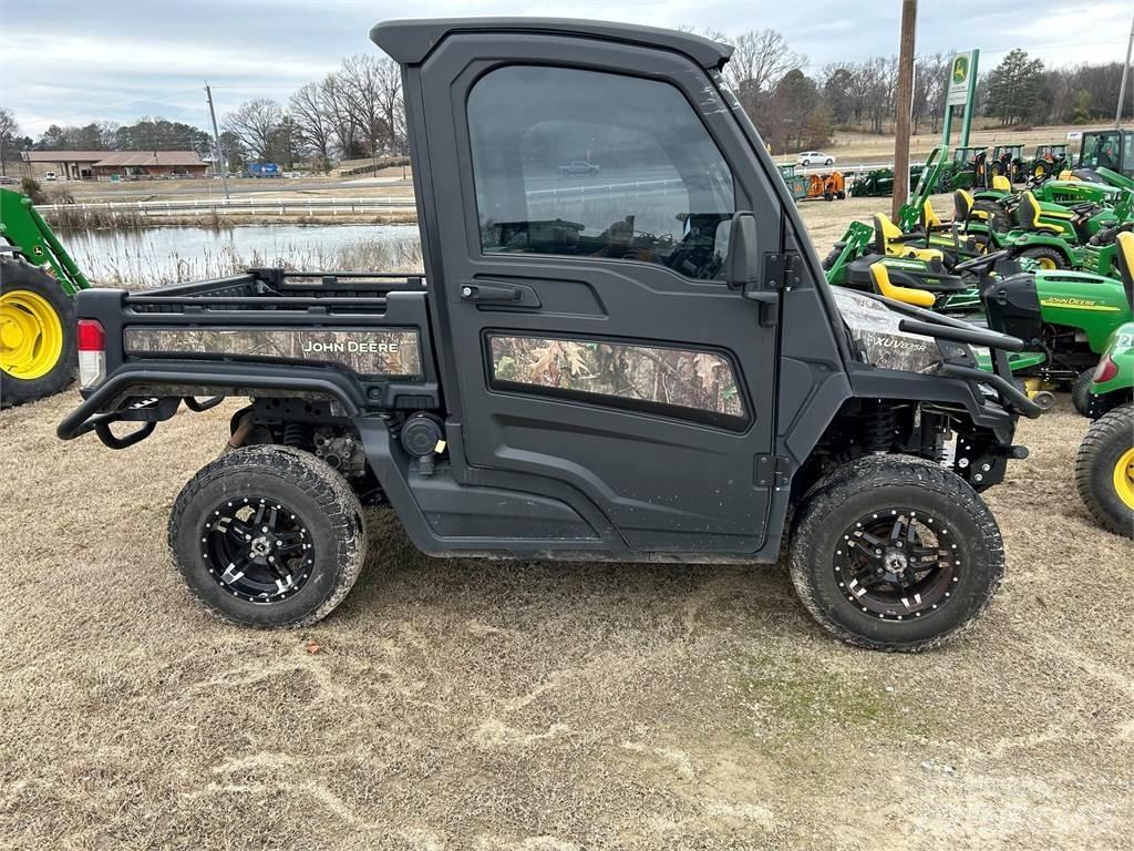John Deere 835R Utiliteitsmachines