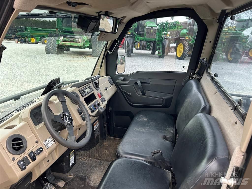 John Deere 835R Utiliteitsmachines
