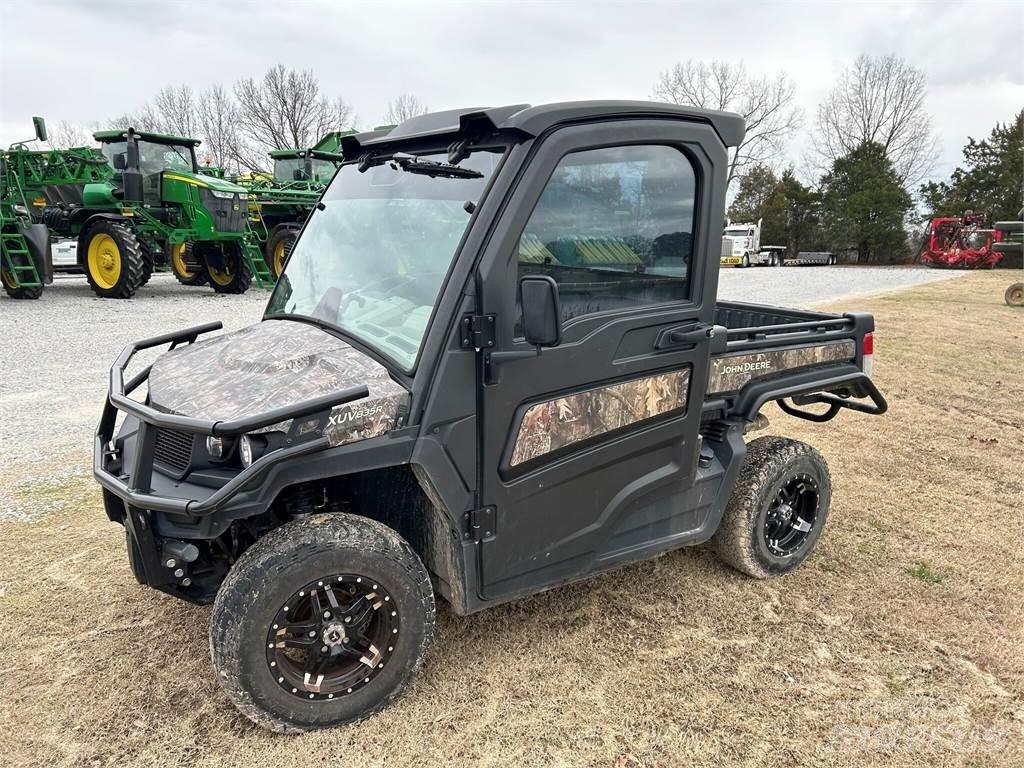 John Deere 835R Utiliteitsmachines