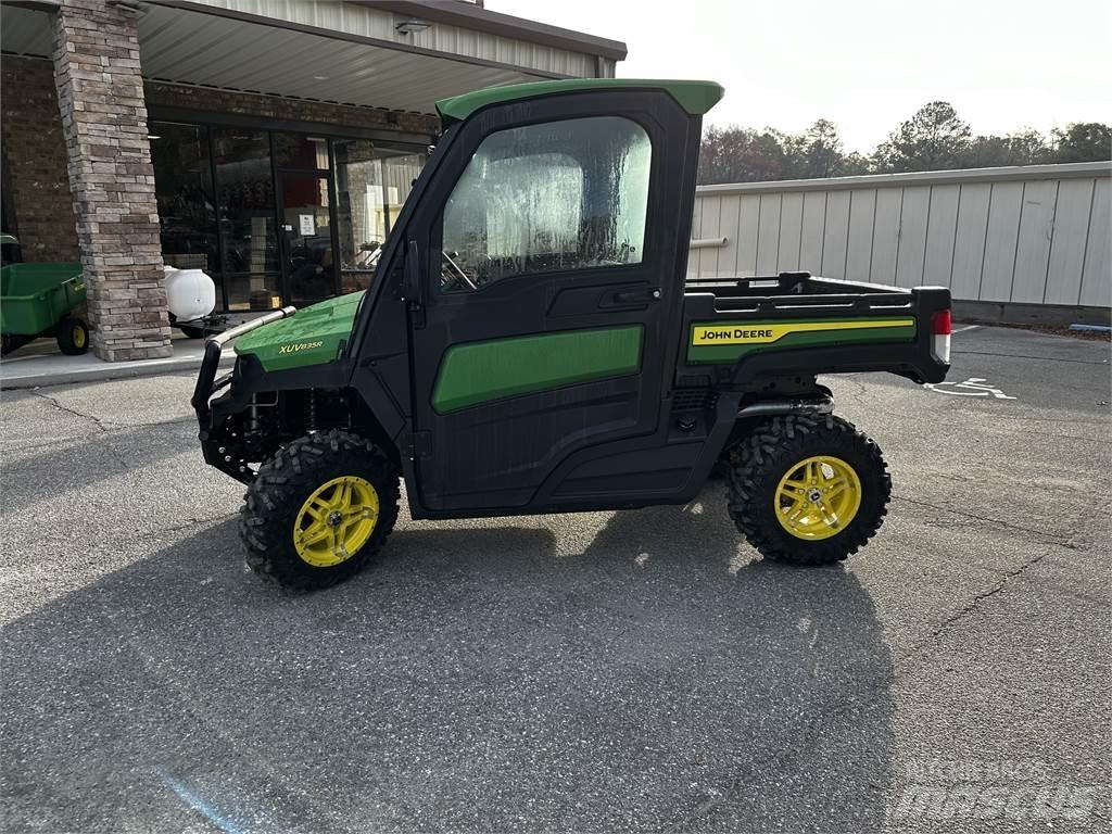 John Deere 835R Utiliteitsmachines
