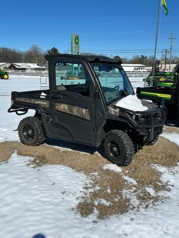 John Deere 835R Utiliteitsmachines