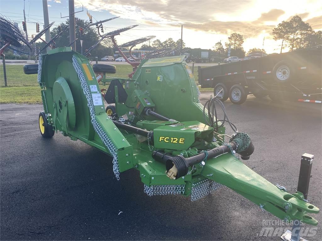 John Deere FC12E Balenhakselaars, -snijders en -afwikkelaars