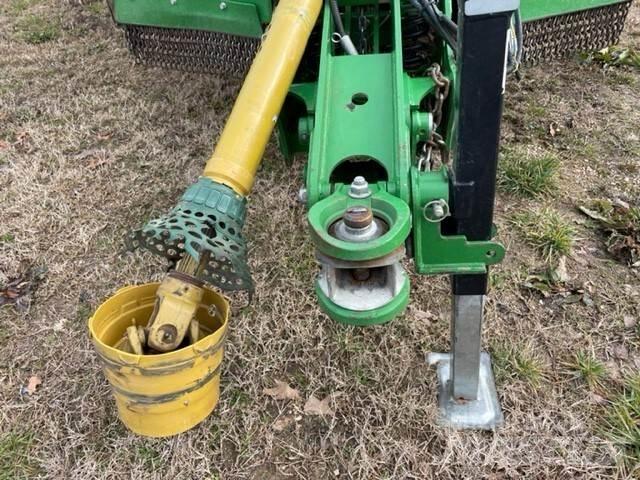 John Deere R20 Balenhakselaars, -snijders en -afwikkelaars