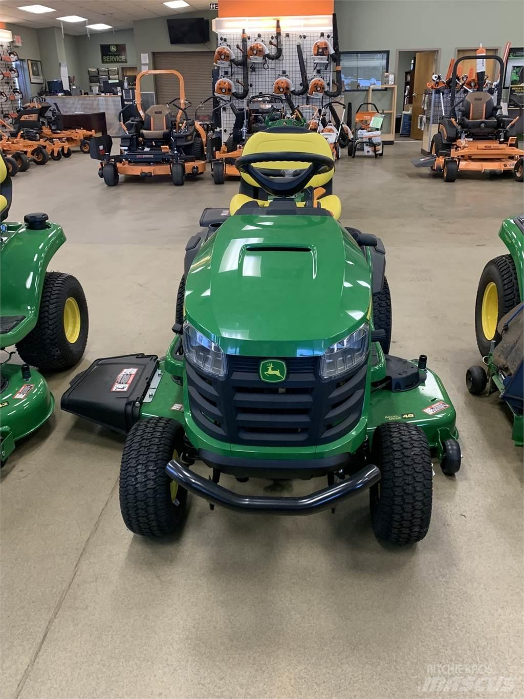 John Deere S240 Compacttrekkers