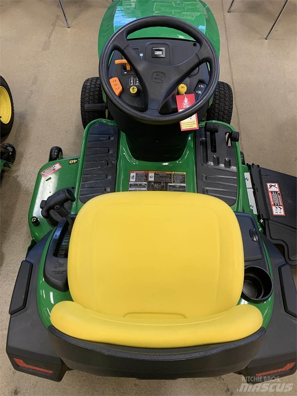 John Deere S240 Compacttrekkers
