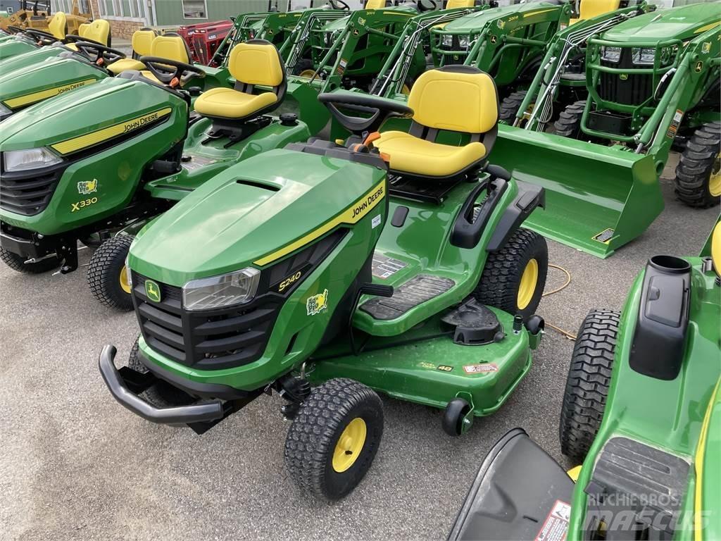 John Deere S240 Compacttrekkers