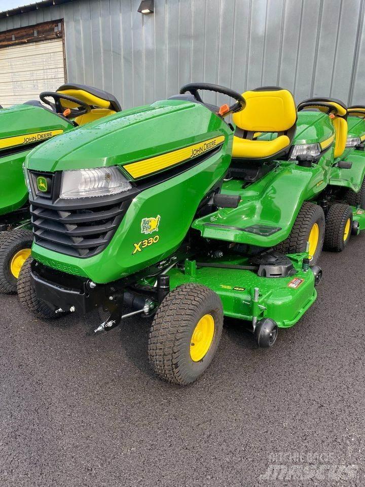 John Deere X330 Compacttrekkers